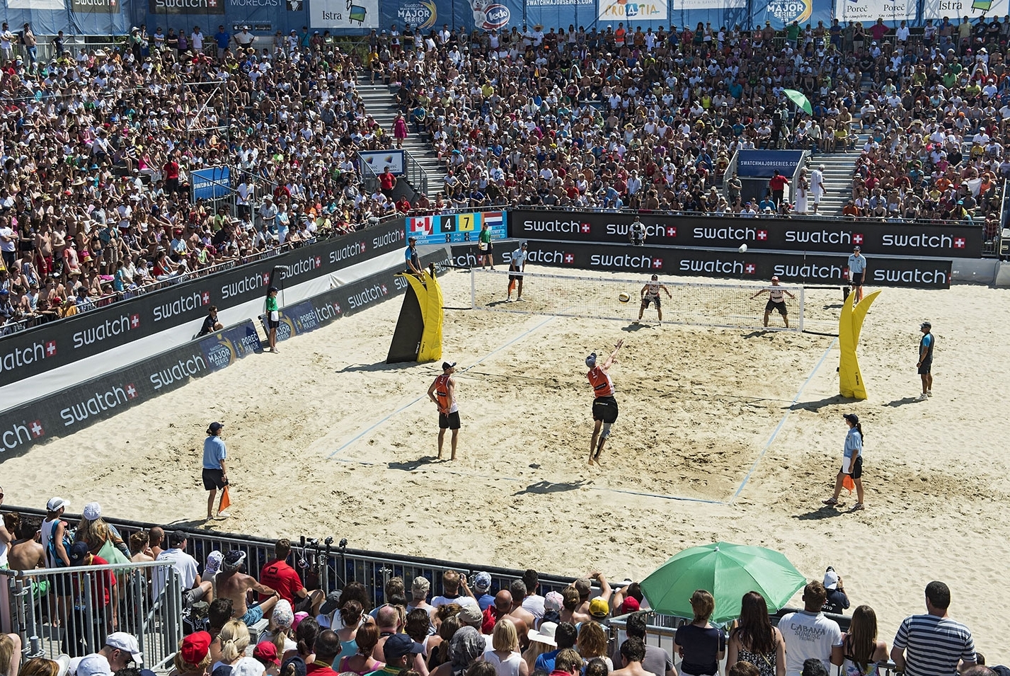 A packed Center Court watch the men’s Poreč Major final last year. Photocredit: Joerg Mitter.